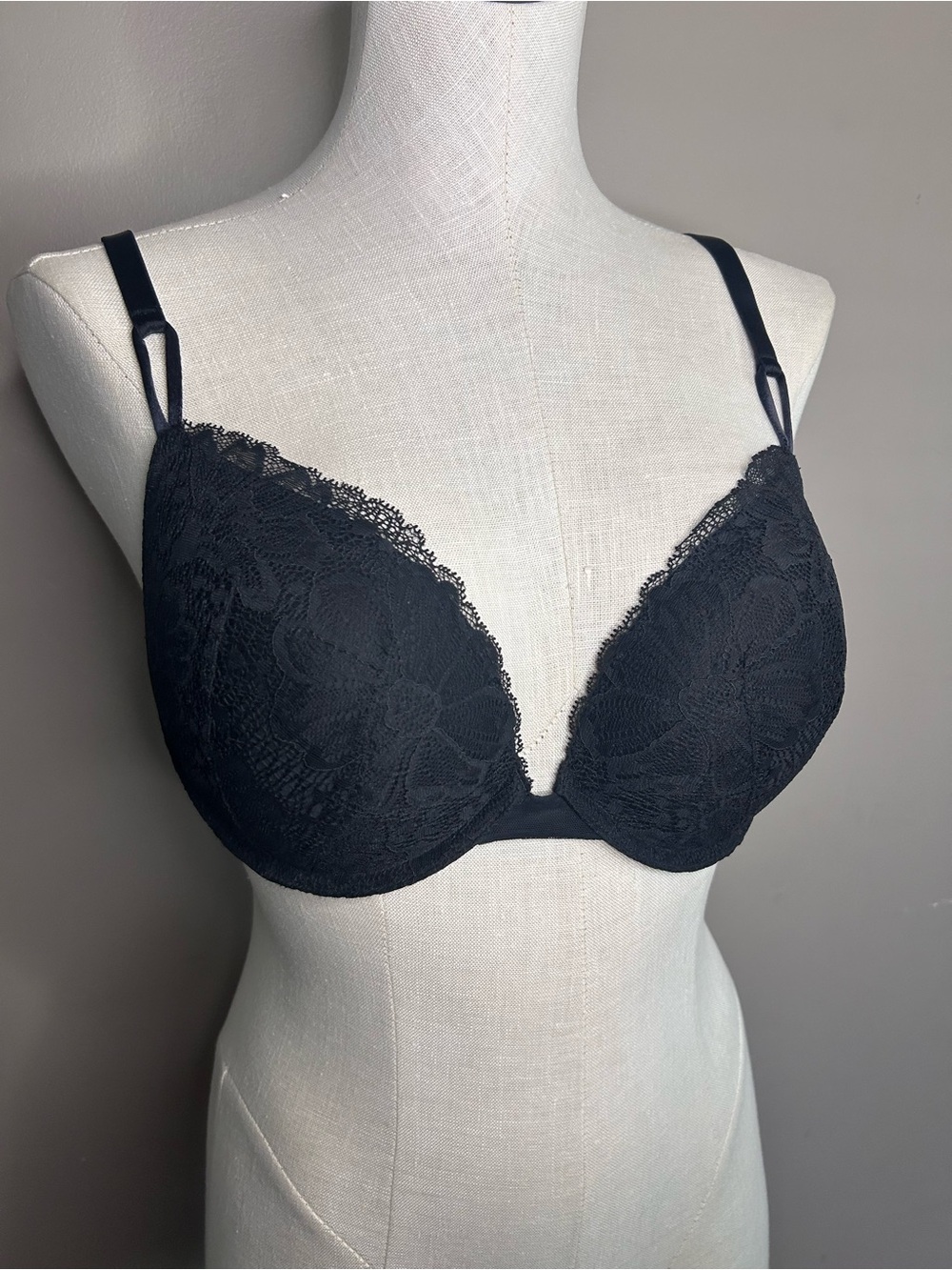 Victoria's Secret Black Lace Push-Up Bra 38C